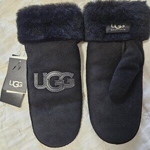 UGG NWT black sheepskin Mittens s/m